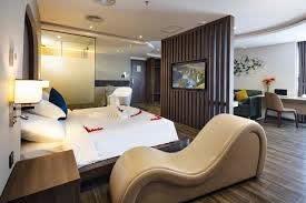 Bán khách sạn mặt tiền đường biệt thự, phường nha trang, ngay biển có bãi tắm.  0908 208 ***