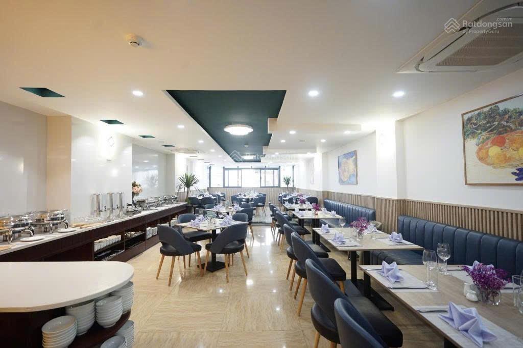 Bán khách sạn mặt tiền đường biệt thự, phường nha trang, ngay biển có bãi tắm.  0908 208 ***