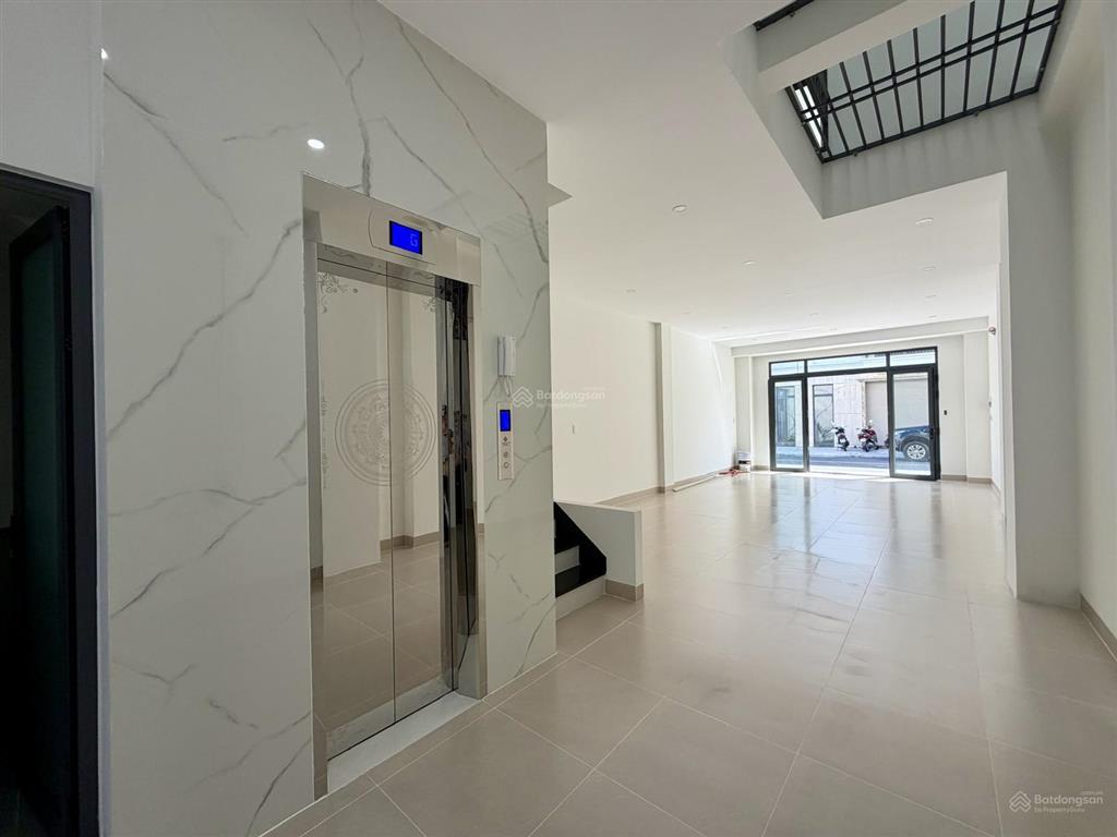 Cho thuê nhà 3 tầng có thang máy đường a2 vcn phước long 2  0908 208 ***