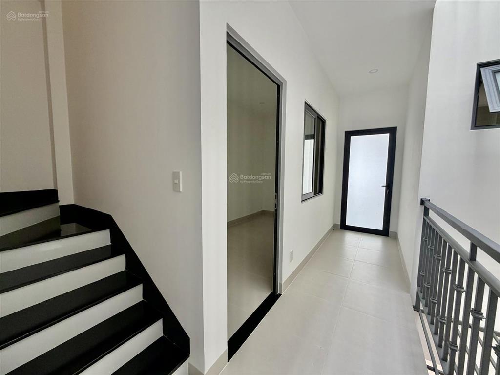 Cho thuê nhà 3 tầng có thang máy đường a2 vcn phước long 2  0908 208 ***
