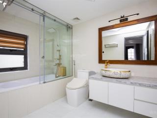 Tòa nhà sumitomo cho thuê căn hộ dịch vụ 1 ngủ 67m2 tại đào tấn gần lotte