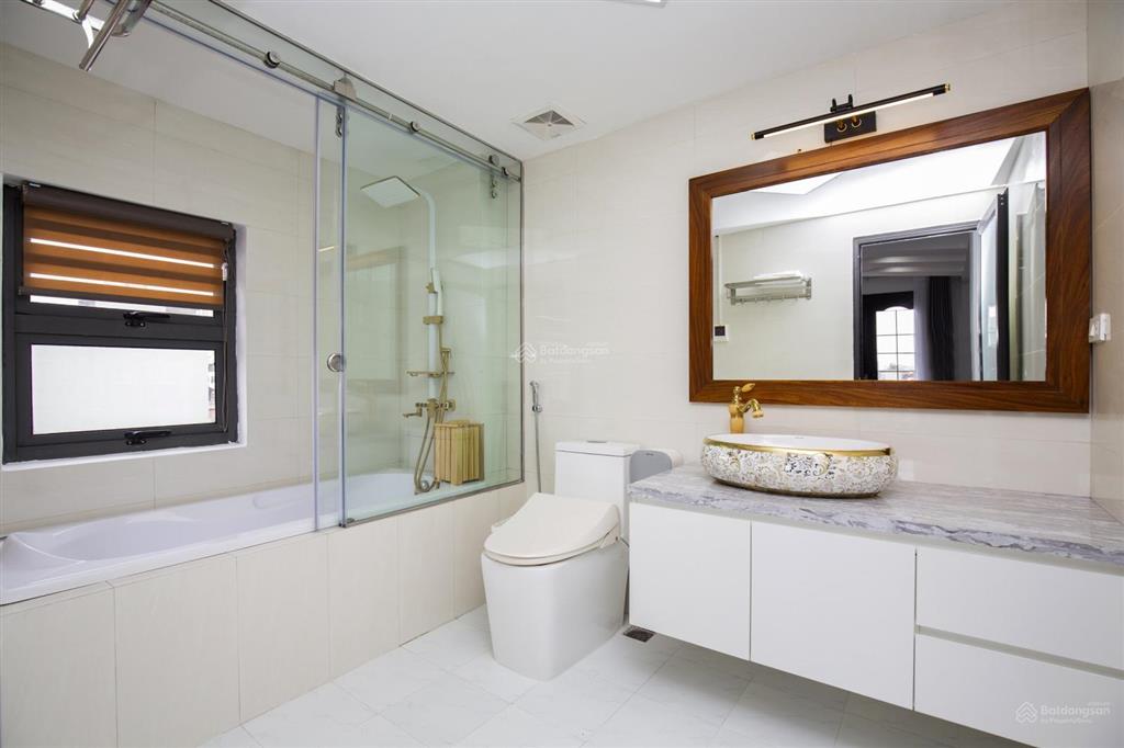 Tòa nhà sumitomo cho thuê căn hộ dịch vụ 1 ngủ 67m2 tại đào tấn gần lotte