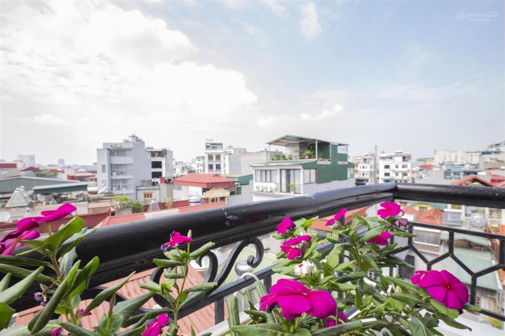 Tòa nhà sumitomo cho thuê căn hộ dịch vụ 1 ngủ 67m2 tại đào tấn gần lotte