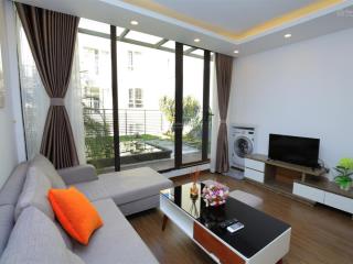Căn hộ dịch vụ 1 ngủ 100m2 sân vườn, bể cá tại linh lang