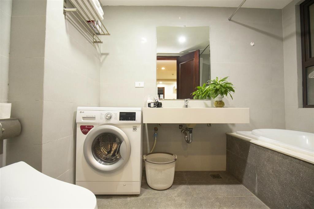 Căn hộ dịch vụ cho thuê dài hạn tại tòa nhà sumitomo, kim mã, rmit, đối diện daewoo, lotte center