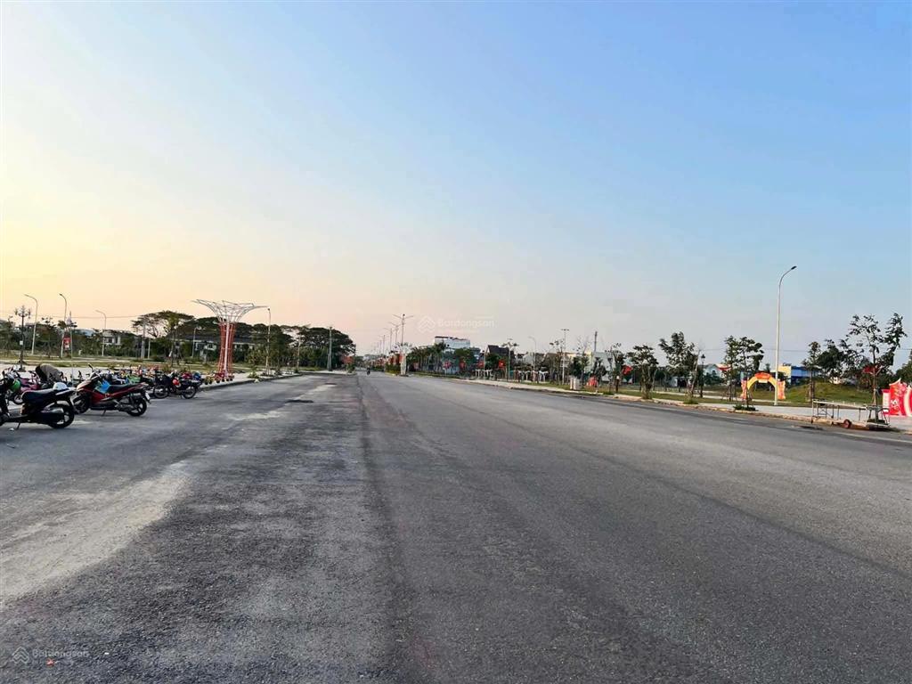 Cần tiền bán gấp lô đất 110m2 khu tt la hà, tư nghĩa, vị trí đẹp gần công viên, hướng đông