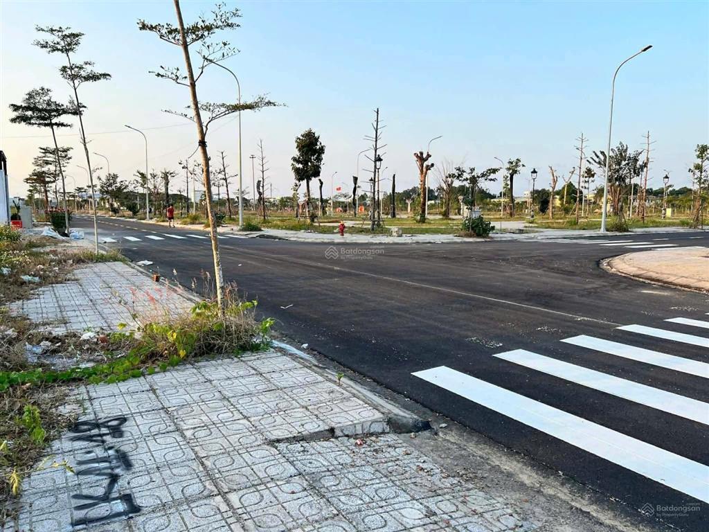 Cần tiền bán gấp lô đất 110m2 khu tt la hà, tư nghĩa, vị trí đẹp gần công viên, hướng đông