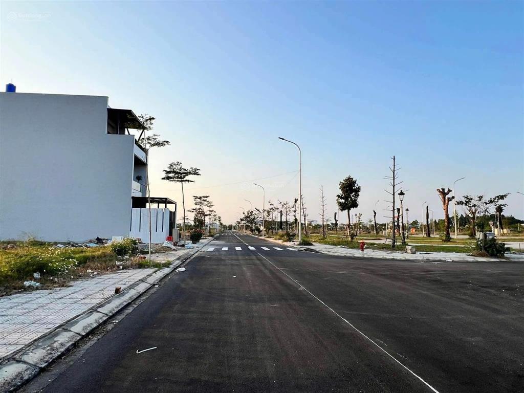 Cần tiền bán gấp lô đất 110m2 khu tt la hà, tư nghĩa, vị trí đẹp gần công viên, hướng đông