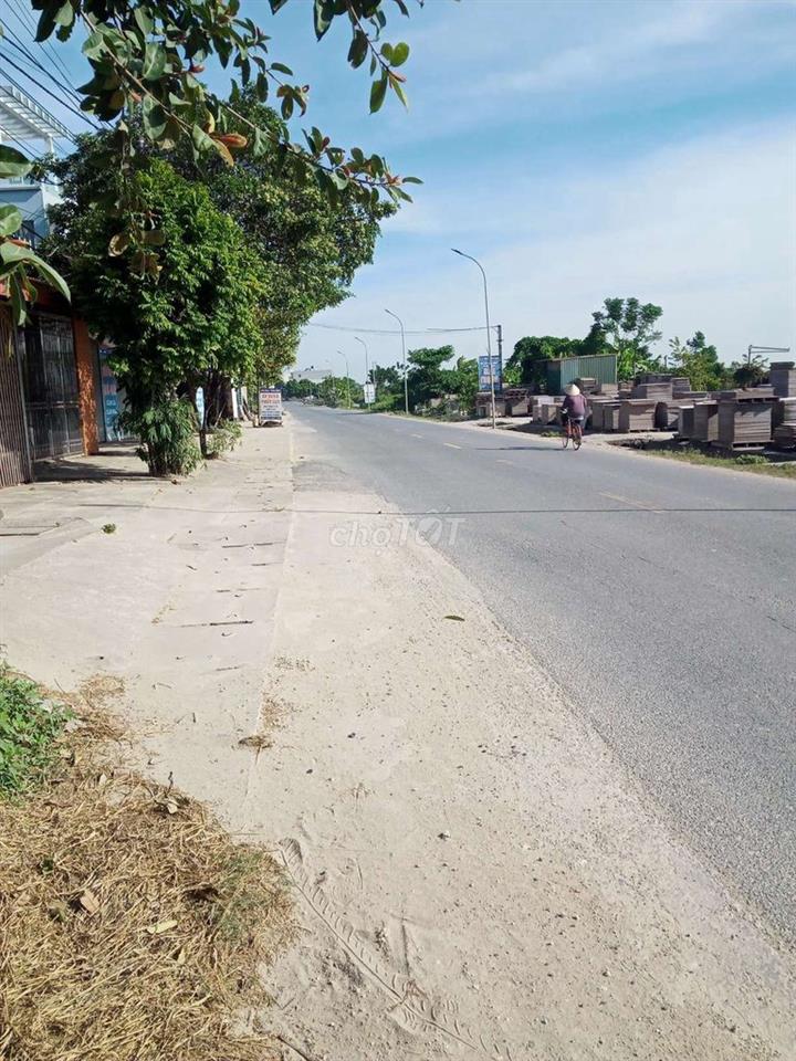 Đất mặt quốc lộ 39 