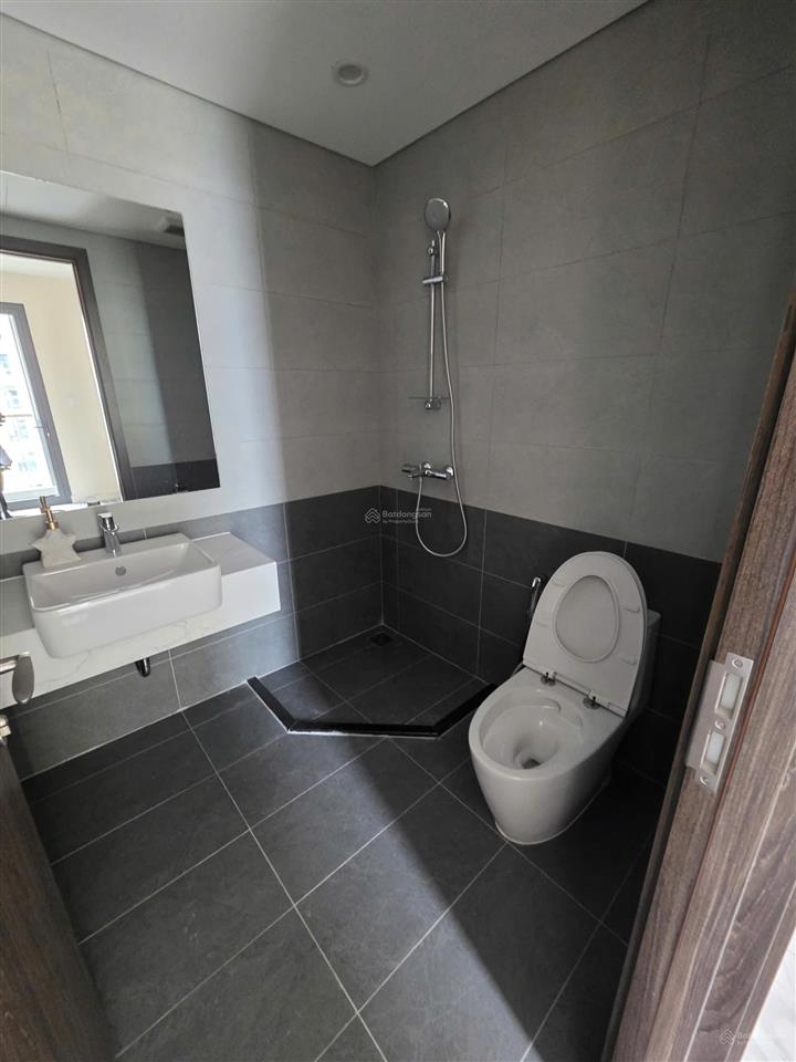 Cắt lỗ 700tr bán căn hộ be2, 3pn 2wc, full nội thất, view công viên 36ha siêu đẹp, giá tốt 8ty280