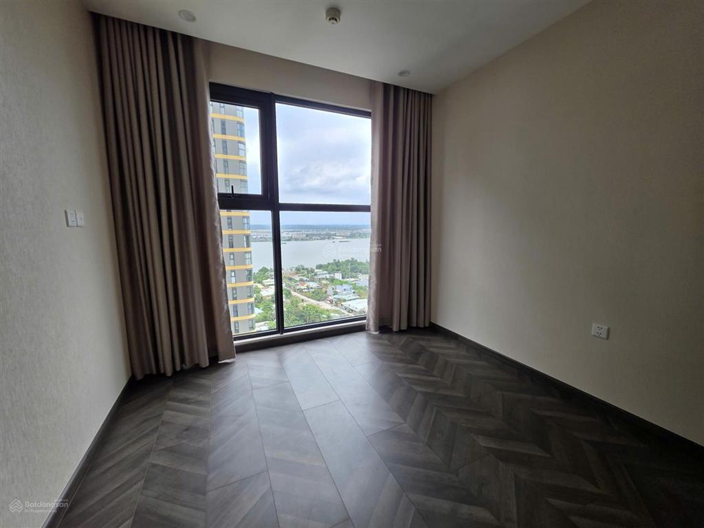 Cắt lỗ 700tr bán căn hộ be2, 3pn 2wc, full nội thất, view công viên 36ha siêu đẹp, giá tốt 8ty280