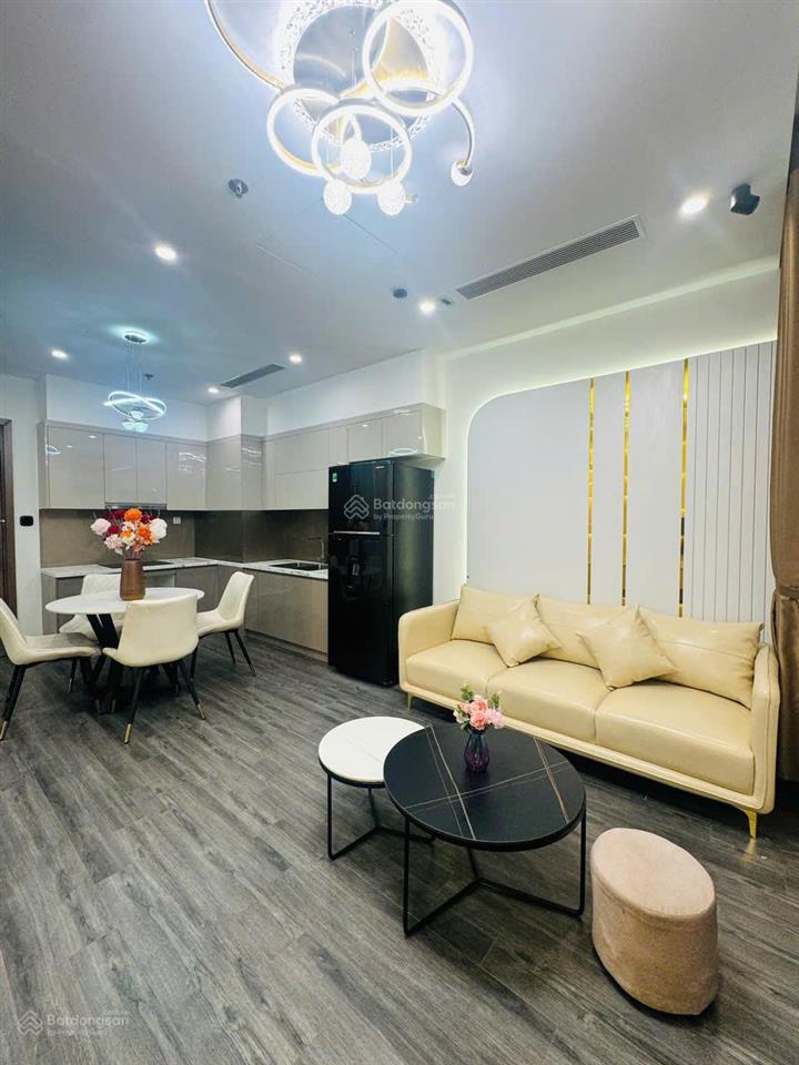 Chính chủ gửi bán căn hộ 1pn+1 tầng cao view biệt thự hướng đn cực thoáng full đồ xịn chỉ 3,46 tỷ