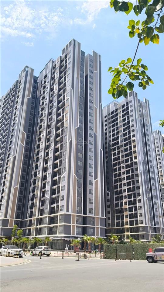 Giá cực rẻ cho căn 2pn+1 tầng thấp view công viên chỉ 4,5 tỷ,dt 76,5m2 thông thủy siêu rộng beverly
