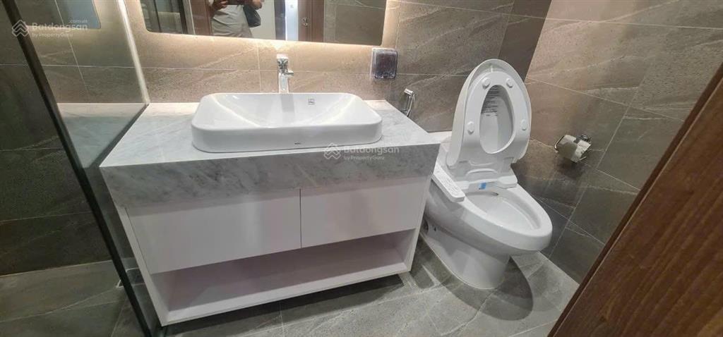 Chuyển nhượng căn 3pn cao cấp rộng 140m2 tại toà green diamond mặt phố 93 láng hạ chỉ 130triệu/m