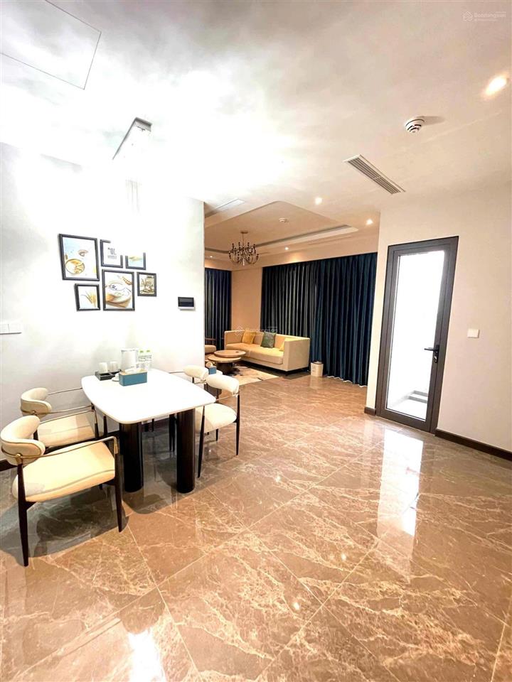Bán nhanh căn góc 2pn gloria nguyên hồng full nội thất sẵn sổ đỏ cạnh hồ thành công giá 10,9 tỷ