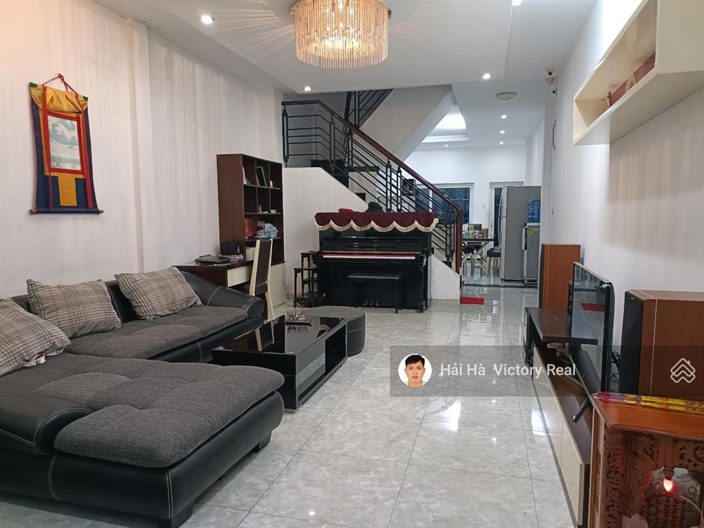 Bán nhà đối diện chợ tân bình  đường lạc long quân, lê minh xuân  dt 4.5x26m, kc cũ tiện xây mới