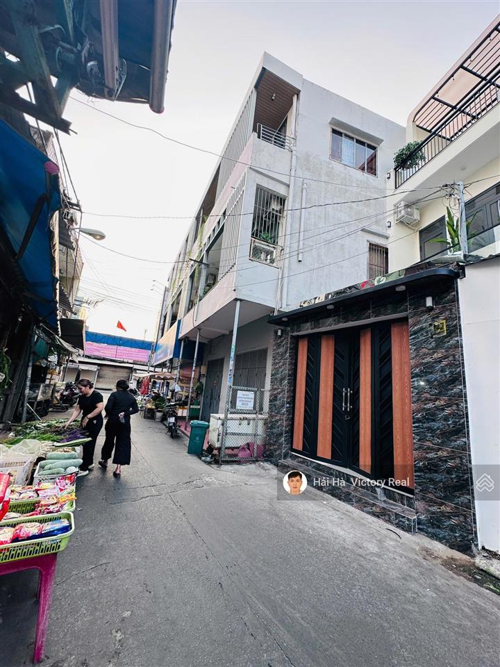 Bán nhà vị trí kinh doanh ngay chợ võ thành trang (bà quẹo)  dt 4x16.1m nhà 3 tầng mới vào ở ngay