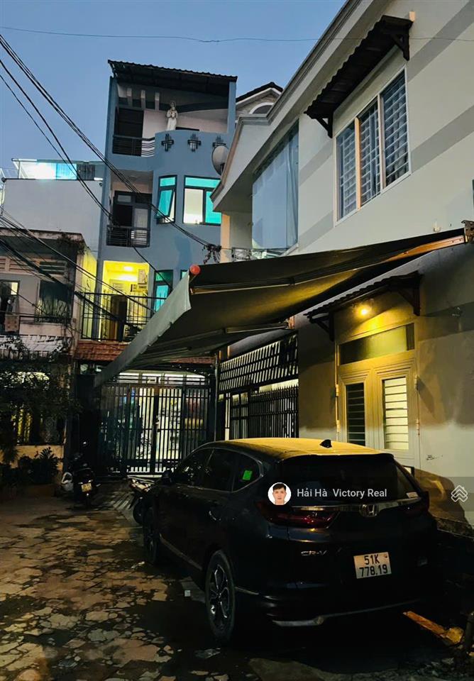 Bán nhà hẻm 686 cmt8. p5  tân bình (p tân sơn nhất)  dt 8m x 7m, nhà 2 tầng đẹp, xe hơi đỗ cửa