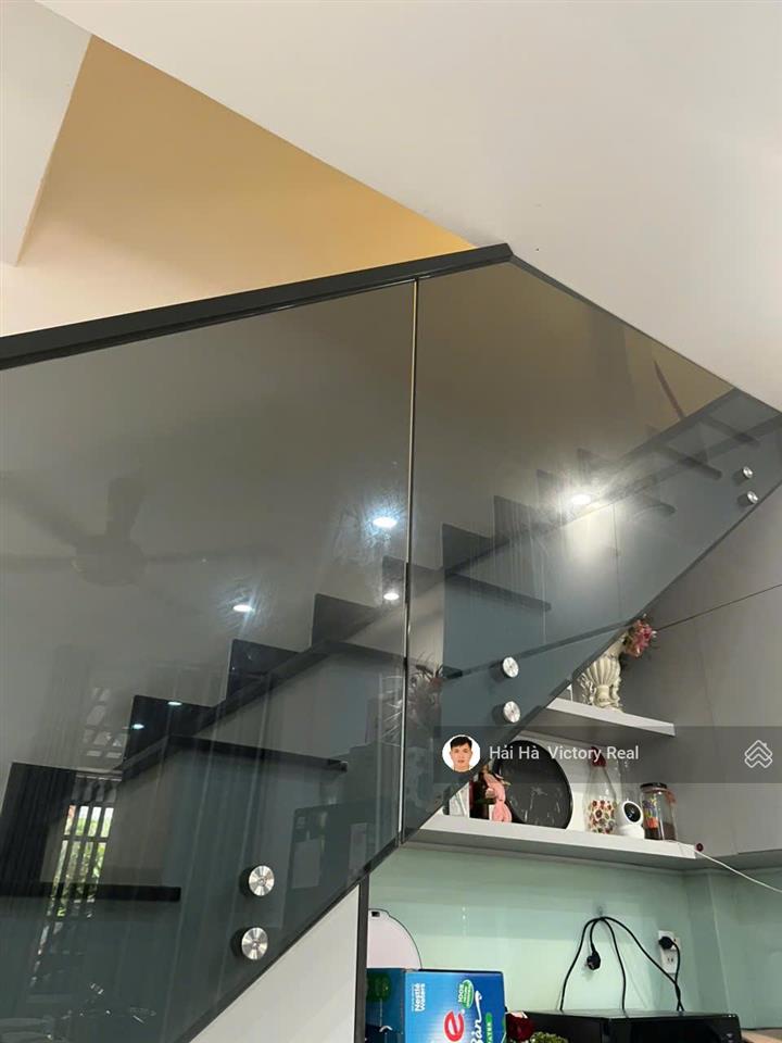 Bán nhà hẻm 686 cmt8. p5  tân bình (p tân sơn nhất)  dt 8m x 7m, nhà 2 tầng đẹp, xe hơi đỗ cửa