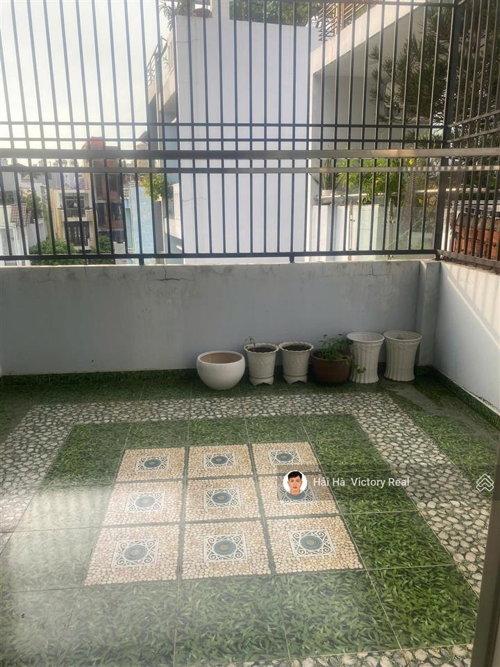 Cho thuê nguyên căn nhà đẹp đường ni sư huỳnh liên  gần chung cư bc2  dt 4.1 x 17.5 x 3 tầng đẹp