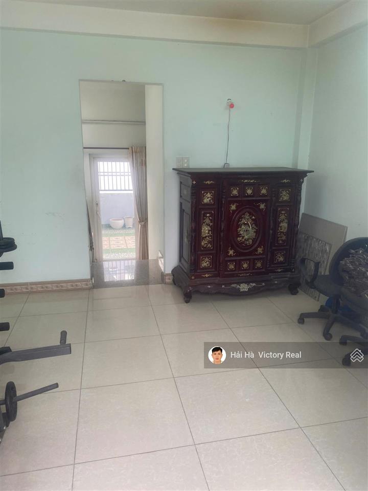 Cho thuê nguyên căn nhà đẹp đường ni sư huỳnh liên  gần chung cư bc2  dt 4.1 x 17.5 x 3 tầng đẹp