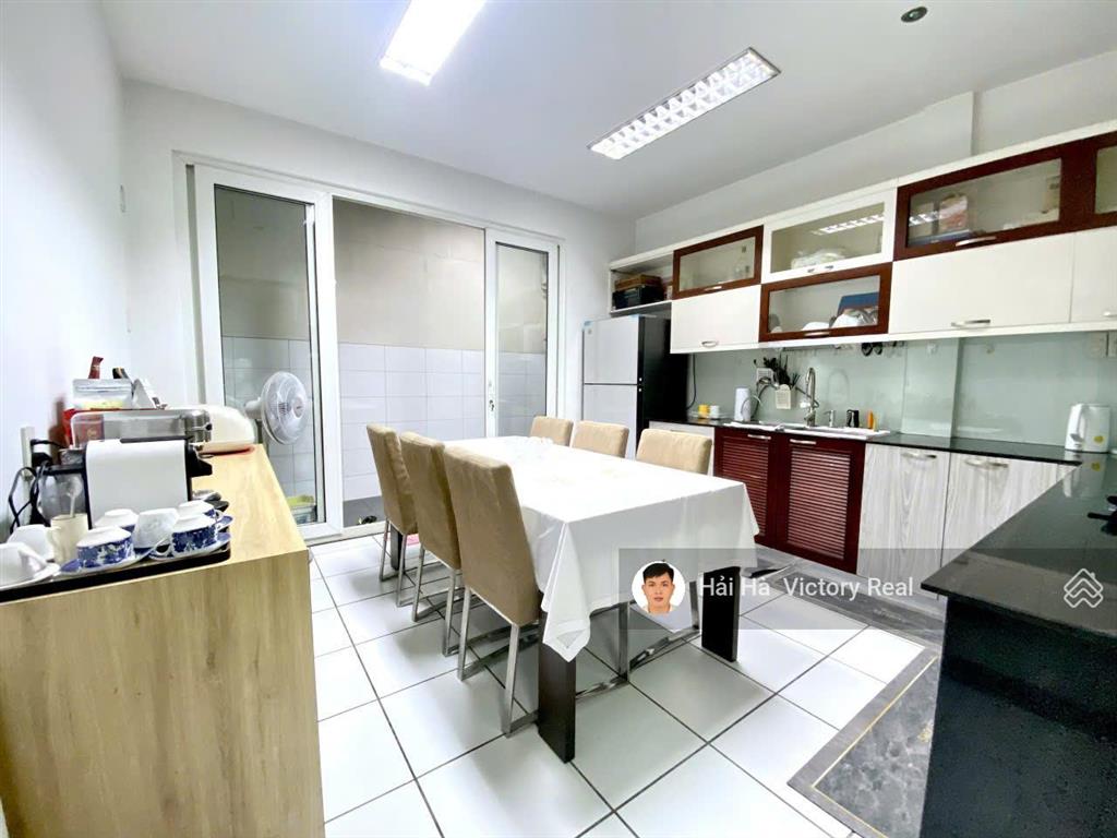 Bán nhà đẹp 3 tầng ở đường lê văn sỹ, gần cv hoàng văn thụ, dt 4m x20m  tặng full nội thất sẵn có
