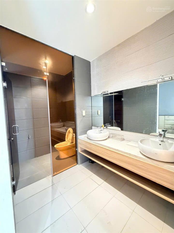 Bán nhà đường hồ đắc di, sau big c trường chinh  dt 5.3x17m, nhà 3 tầng thiết kế hiện đại, hẻm 8m