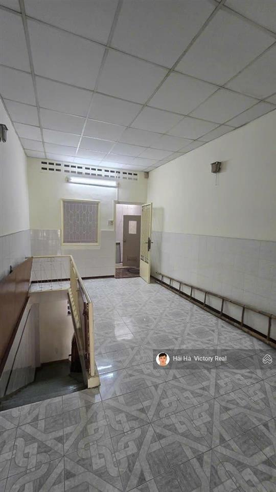 Bán nhà hxh đường huỳnh văn bánh, gần trường sa  dt 3,6x15m nở hậu 5m, nhà 2 tầng sàn đúc kiên cố
