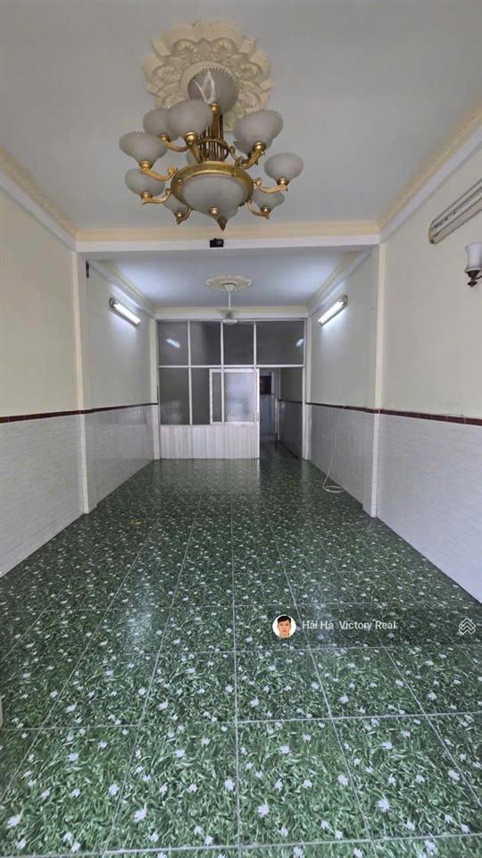 Bán nhà hxh đường huỳnh văn bánh, gần trường sa  dt 3,6x15m nở hậu 5m, nhà 2 tầng sàn đúc kiên cố