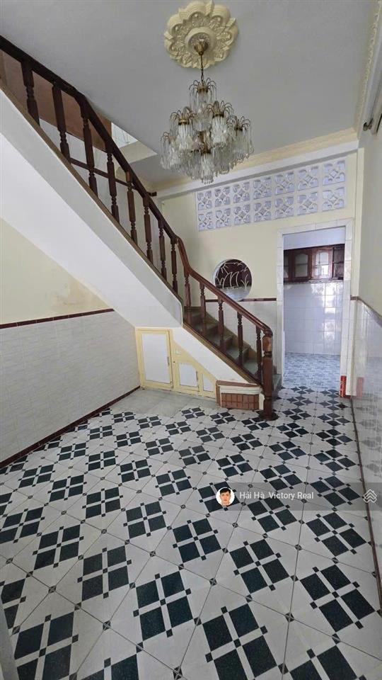 Bán nhà hxh đường huỳnh văn bánh, gần trường sa  dt 3,6x15m nở hậu 5m, nhà 2 tầng sàn đúc kiên cố