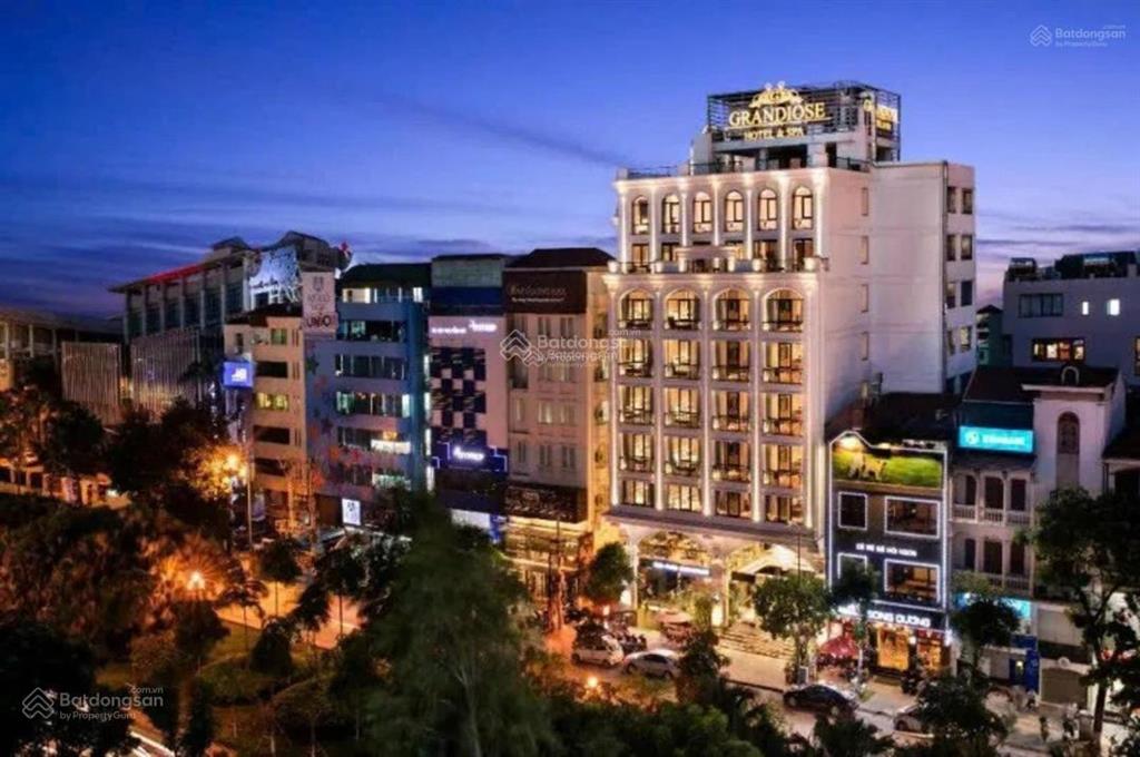 Chính chủ cho thuê nhà mặt phố tràng tiền 3 tầng