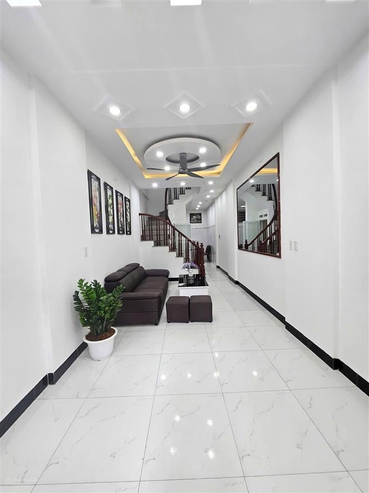 Cho thuê nhà nguyên căn đại từ, dt 40mx 4 tầng,5pn,mới đẹp, full đồ, đh, nl, điện giá dân