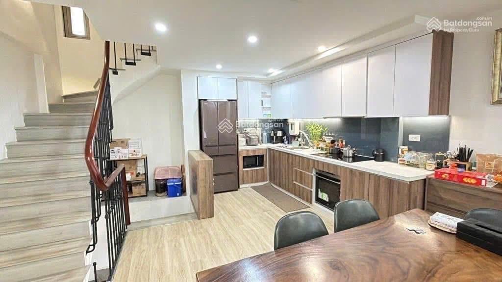 Mặt phố hoè nhai  kinh doanh  sổ vuông. dt 40m2 * 6 tầng. mt 5m giá 31.2 tỷ