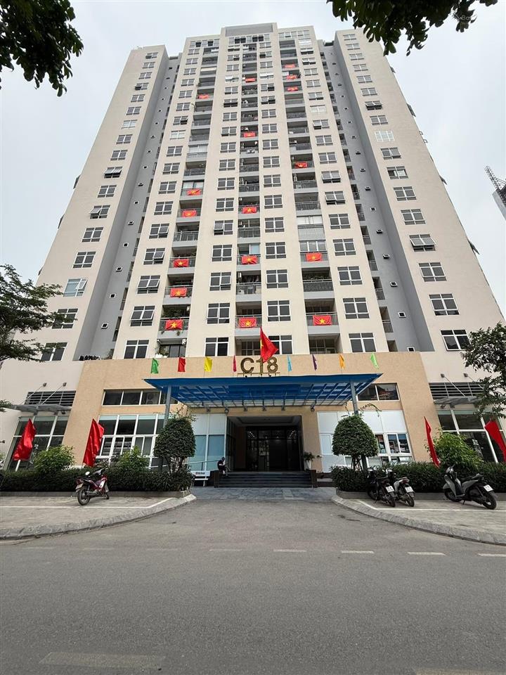 Chung cư c18  căn hộ lô góc  lạc long quân. 3 phòng ngủ  101m2 . giá 11.3 tỷ