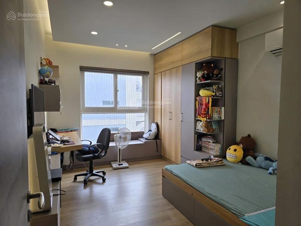 Chung cư vườn đào  lô góc  full nội thất . dt 126m2  3 pn. sổ đỏ chính chủ.
