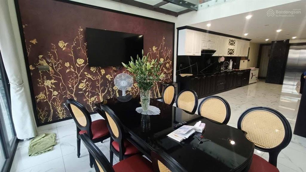 Lạc long quân  tây hồ. nhà đẹp  thang máy  gara  ngõ thông. dt 74m2  8 tầng.