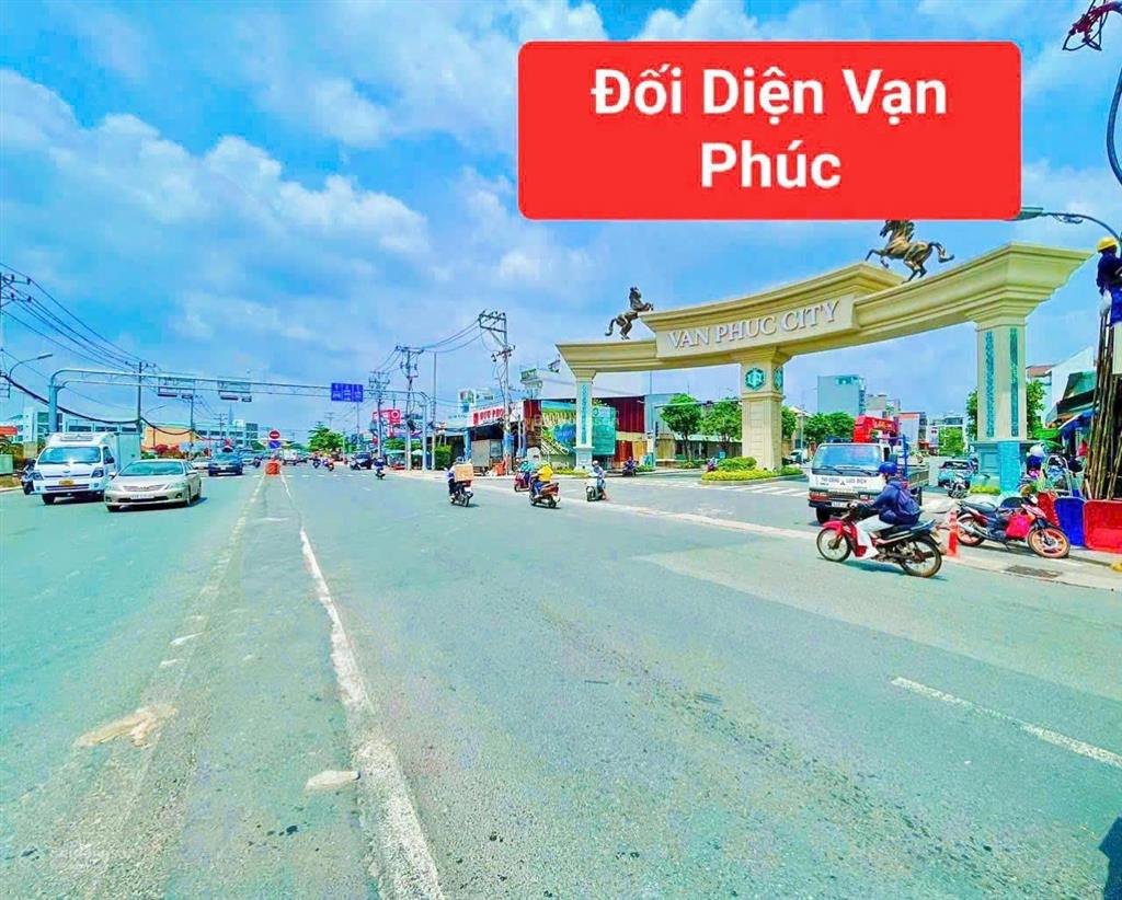 Nhà đep hxh quốc lộ 13 (đối diện vạn phúc city) dt 4.5x15m + lửng+ 3 tầng sân thượng  sổ riêng