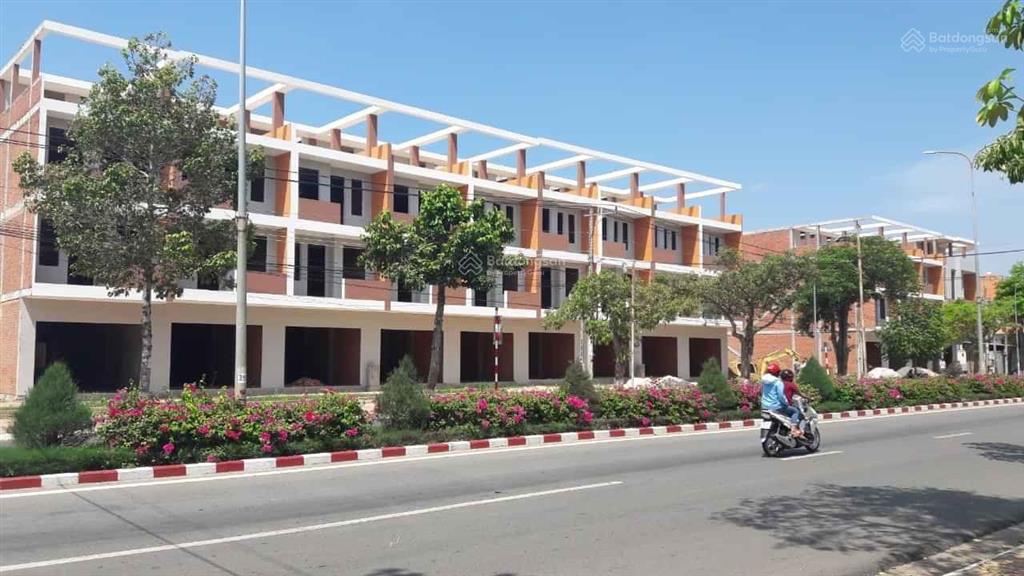Cho thuê shophouse đẹp tại khu phố chợ long điền, 15 triệu, 320m2