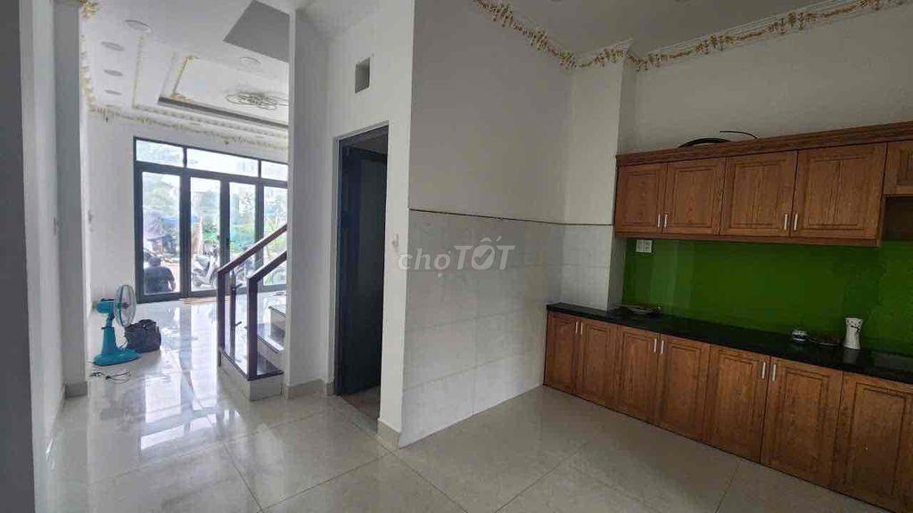 nhà phố mới đường nguyễn văn quá q12