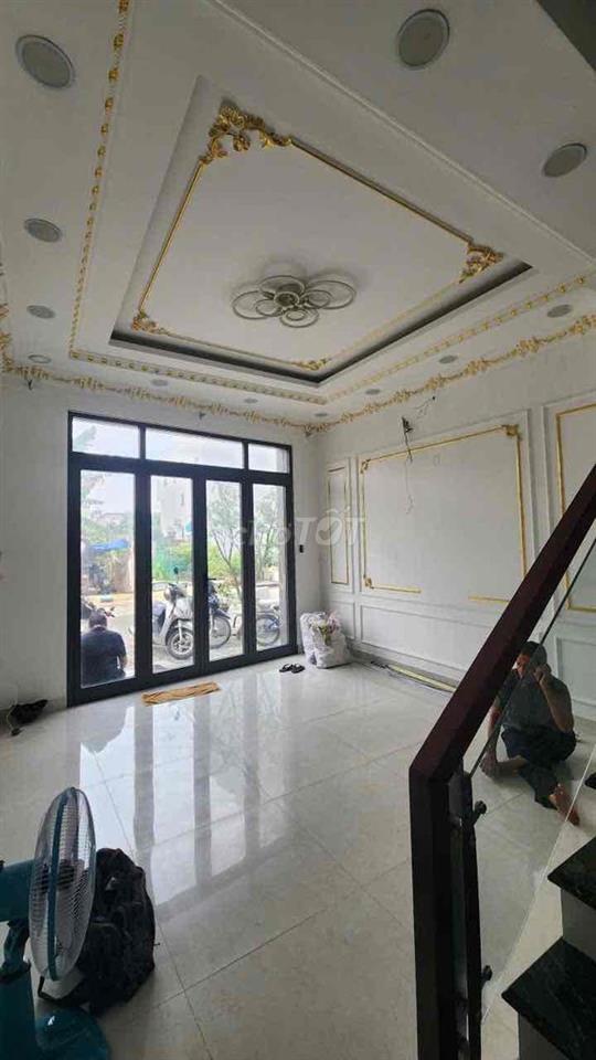 nhà phố mới đường nguyễn văn quá q12