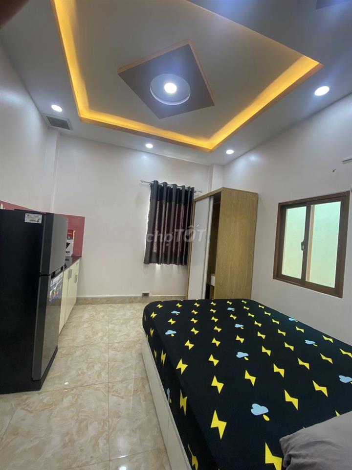 🏠 PHÒNG  5TR3 – CÓ THANG MÁY – SÁT UEF, GẦN QUẬN 1