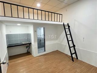 🔥 PHÒNG CÓ GÁC 4TR8 – SÁT UEF, GẦN QUẬN 1