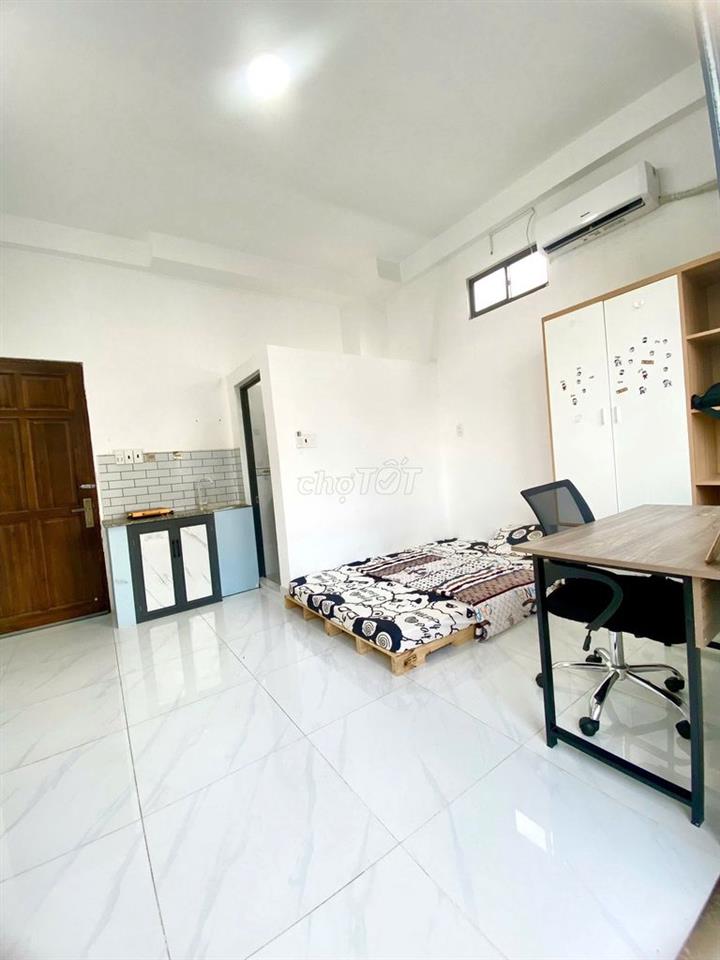 🏠 PHÒNG BAN CÔNG – SÁT ĐH UEF, HÔNG BÀNG – CHỈ 6TR5/THÁNG
