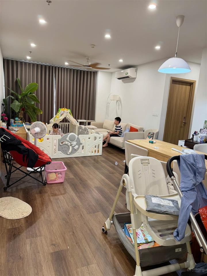 Chính chủ bán nhanh căn hộ 101m2 full nội thất  xem nhà  0965 693 ***