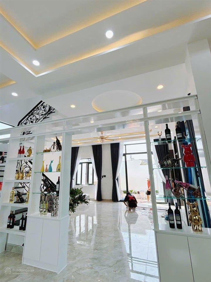 Chính chủ gửi bán nhà xây mới đường dương công khi, gần ban chỉ huy quân sự xã hóc môn mới