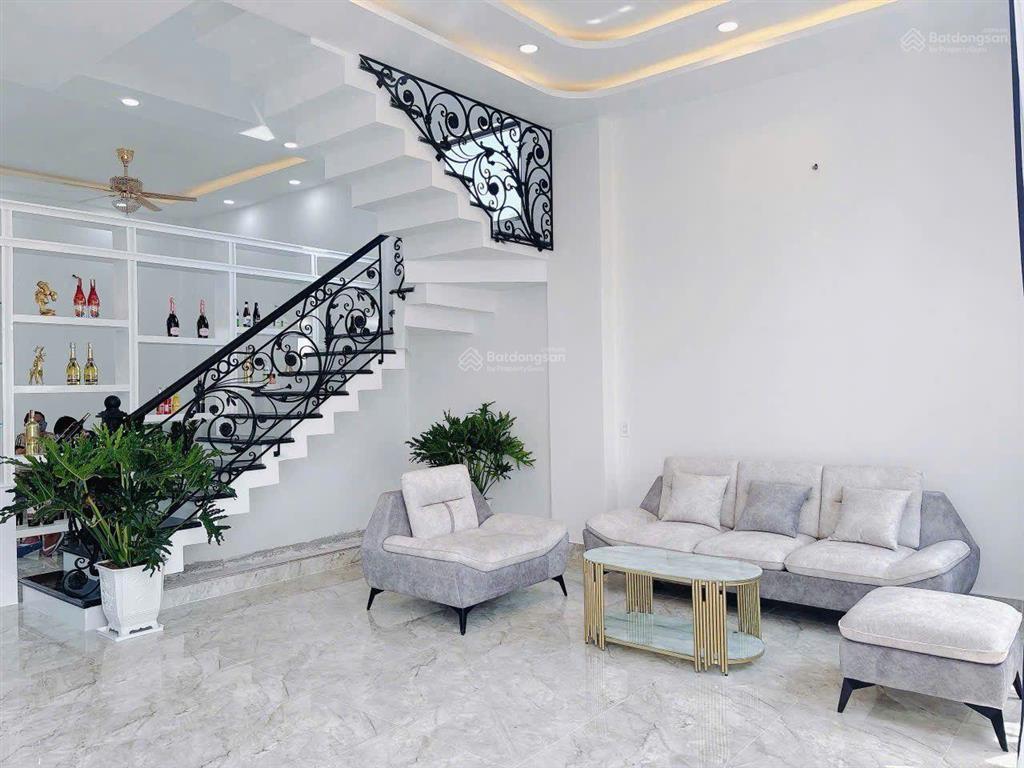 Chính chủ gửi bán nhà xây mới đường dương công khi, gần ban chỉ huy quân sự xã hóc môn mới
