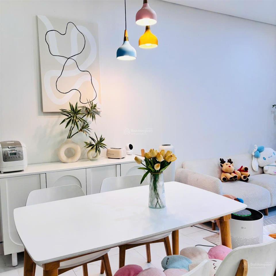 Bán nhanh angia skyline quận 7 2pn, 1wc tầng trung view sông full nội thất đẹp sổ hồng sẵn.