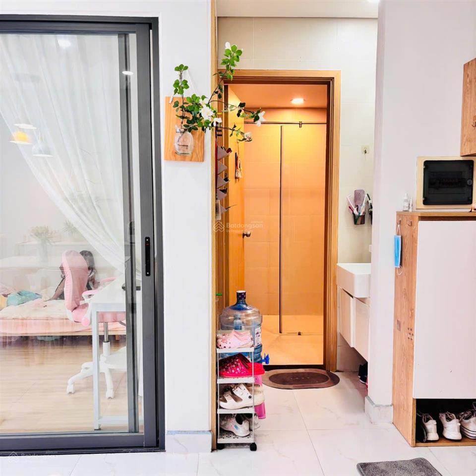 Bán nhanh angia skyline quận 7 2pn, 1wc tầng trung view sông full nội thất đẹp sổ hồng sẵn.