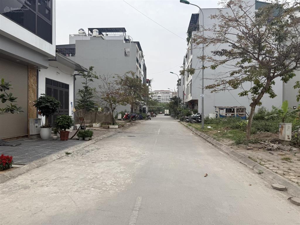 Cần bán gấp lô đất đẹp nằm đối diện dãy shophouse tại trung tâm khu tái định cư trâu quỳ, gia lâm