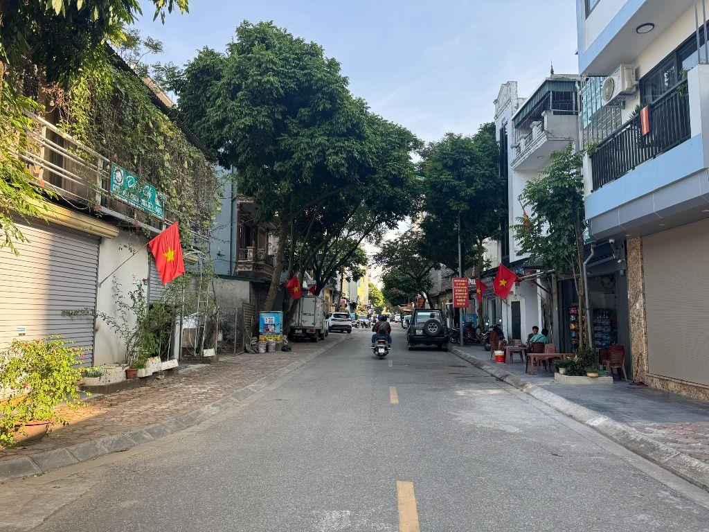 Cần tiền hạ giá bán gấp mảnh đất thổ cư hai mặt thoáng trước sau phố Nguyễn Văn Hưởng, Giang Biên 